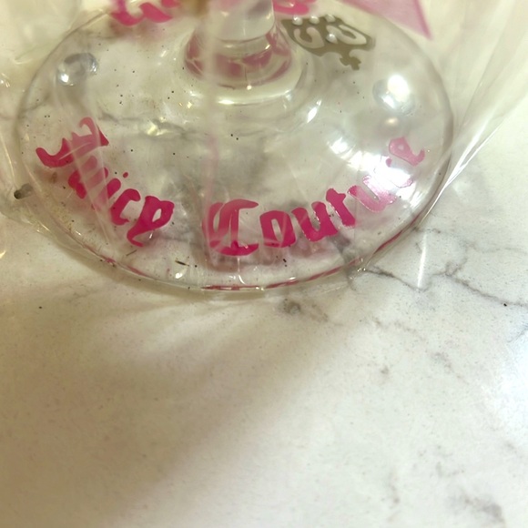 Custom viva la juicy martini glass! Never used and in perfect condition 🤍 - Picture 3 of 4